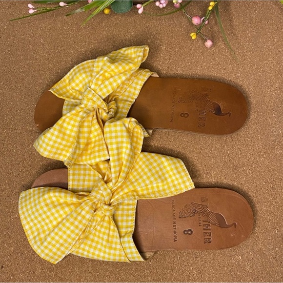 Brother Vellies Yellow Sandals with Playful Bow - Picture 7 of 8